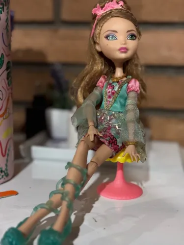 Boneca Ever After High Ashlynn Ella