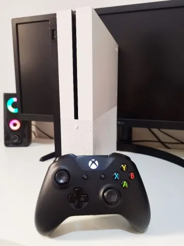 Xbox One S 1TB + Jogos
