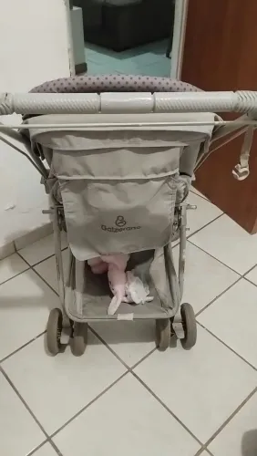 Vende se um carrinho de bebe