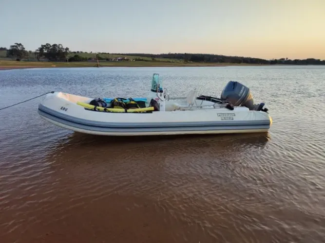 Flexboat SR500 LX 2015 com motor de popa Yamaha 90 hp 4T com somente 207 horas (água doce)