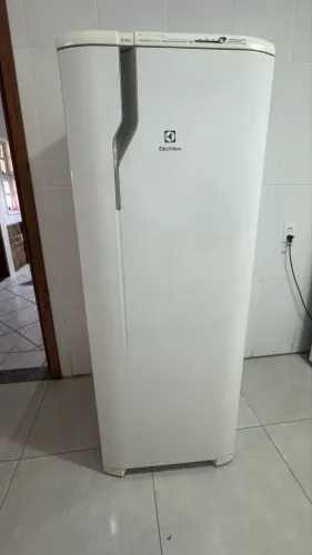 Geladeira Eletrolux 220v