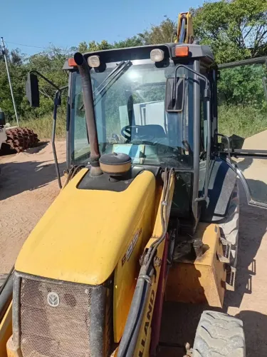Retro Escavadeira New Holland B95B ano 2019 leiam anúncio