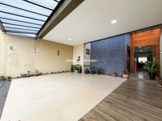 Casa planta baixa com piscina, 3 quartos sendo 1 suite em área nobre de cascavel.