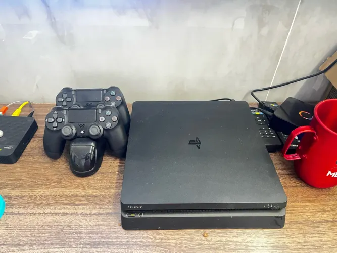 PS4 SLIM 500GB + ITENS ADICIONAIS