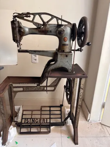 Maquina de costura Singer antiga
