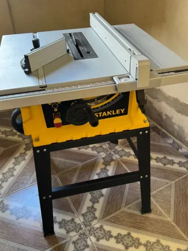 Serra de mesa Stanley 110v