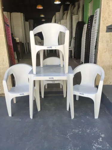 Conjunto de mesa Stella + 4 Poltrona Monique _suporta até 182kg.