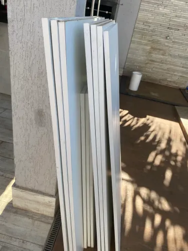 Balcão em MDF branco texturizado, completo, desmontado e em excelente estado