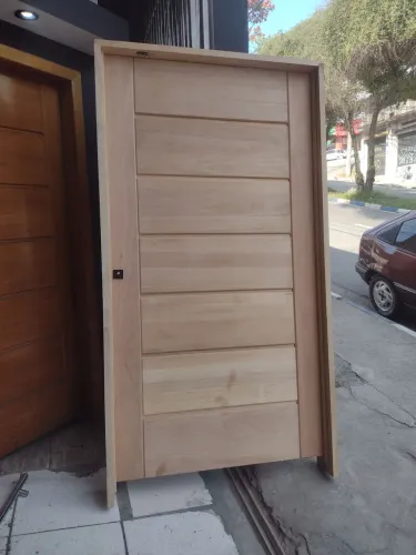 Porta pivotante 120x214 madeira Tauari