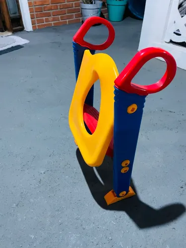 Assento Infantil com Escada Dobrável e Apoio