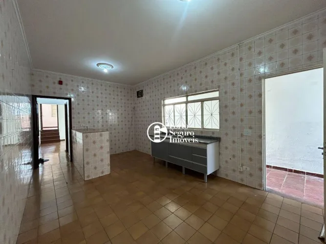 Excelente casa bem conservada em um dos bairros mais nobres, tradicionais e valorizados de