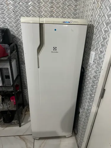 Geladeira Electrolux funcionando com defeito