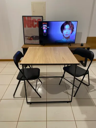 Mesa Quadrada com cadeiras