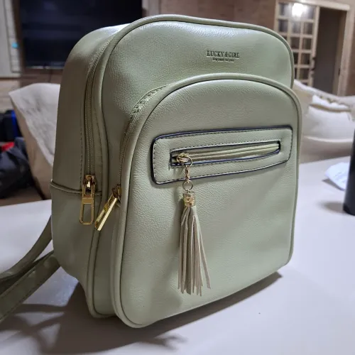 Mochila verde menta semi nova