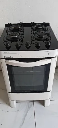 fogão esmaltec funciona às 4 bocas e o forno, faço entrega