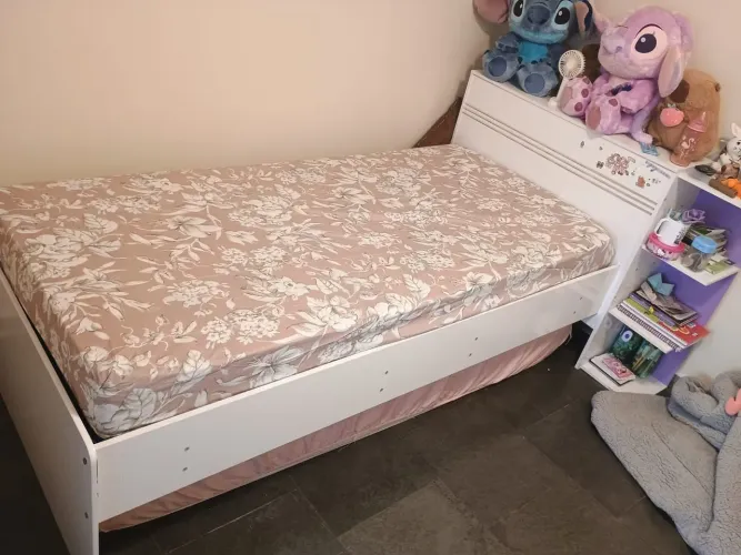 Cama solteiro com baú!