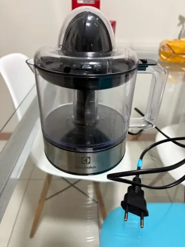 Espremedor de frutas Electrolux 127v