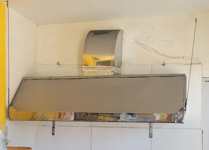 Vende-se uma coifa industrial com exalto