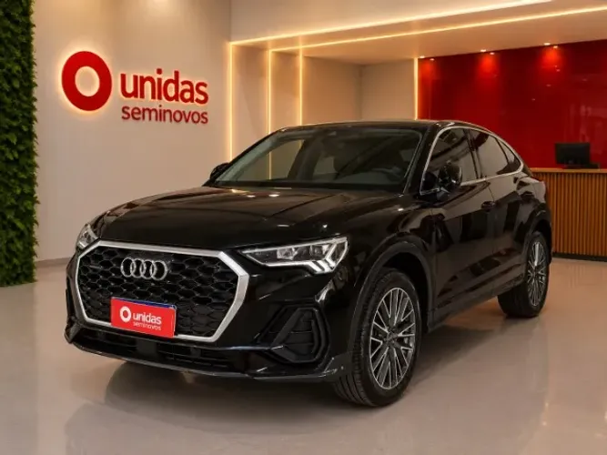 Audi Q3 SPB Perf. Black 2.0 TFSI Tipt. Quat. 2024