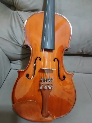 Violino Eagle v441 feito na década de 90