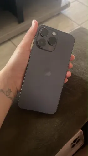 iPhone 14 Pro Max roxo