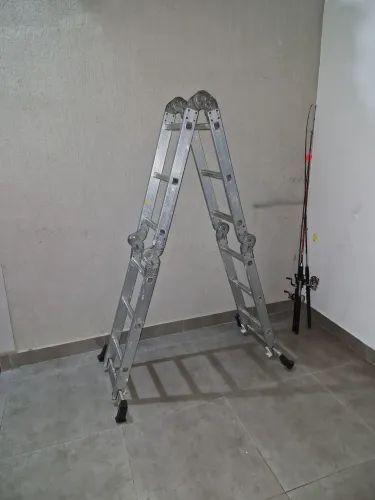 Escada articulada alumínio