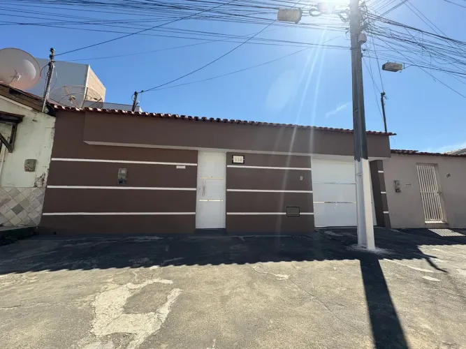 Casa térrea de 3 quartos sendo 1 suite com quintal grande no Ibirapuera, Vitória da Conqui