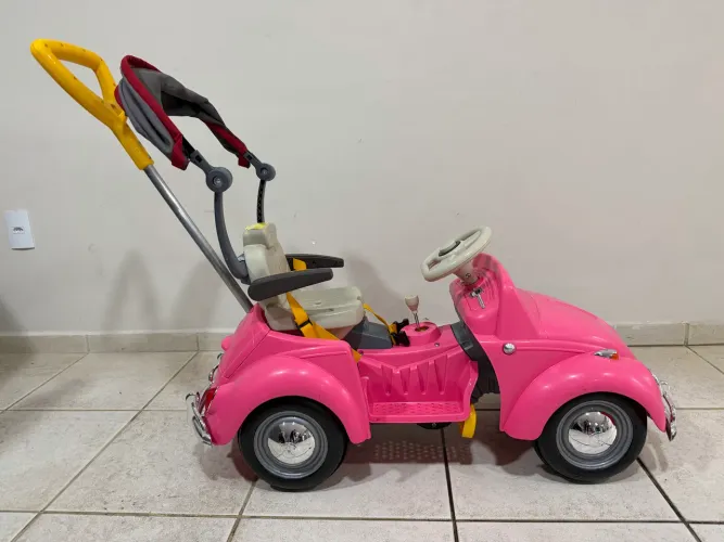 Carrinho de Passeio e Pedal Fusca Bubblecar Rosa da Poliplac