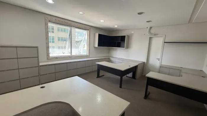 Locação comercial - Sala semi Mobiliada com 60m² - Itajaí