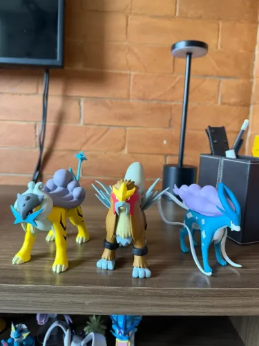 Pokémon Scale World Cães Lendários (Entei, Raikou e Suikune) originais comprados no Japão.