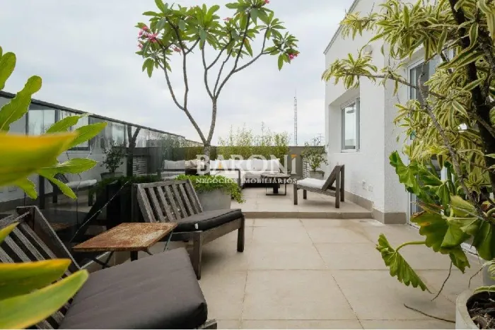 Cobertura duplex à venda em Higienópolis, 330m², 3 quartos sendo 2 suítes, churrasqueira,