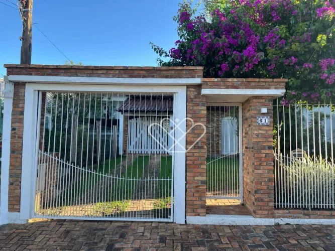Casa com Piscina e Amplo Quintal no Centro de Gravataí 3 Dormitórios e Suíte