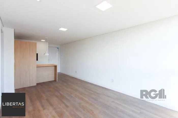 Apartamento em Porto Alegre no Bairro Petrópolis, de 2 quartos, semi mobiliado.