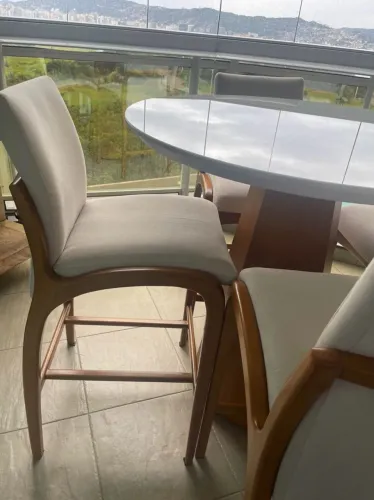 Conjunto bistrô - Mesa com 1mt de diâmetro + 6 Banquetas