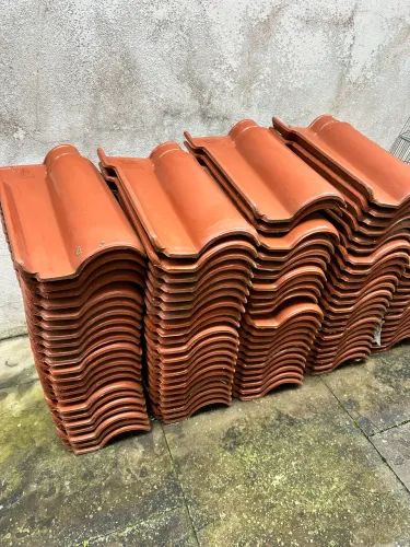 Telha esmaltada portuguesa