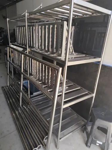 Estante industrial em inox com quatro níveis para armazenamento, 110cm
