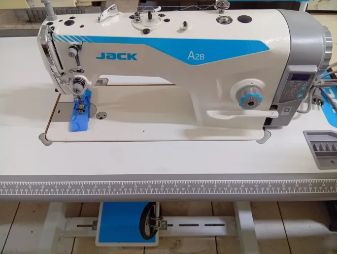 Máquina de costura Jack - costura reta