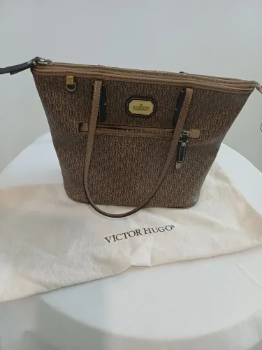 ? Bolsa VICTOR HUGO ORIGINAL ?Etiqueta original ?Conservada, usavam so qdo viajava?