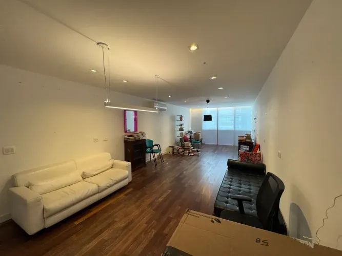 Escritório Reformado p/ venda - 52 m² - 1 sala ampla + copa e 1 vaga no melhor de Higienóp