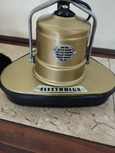 Enceradeira Electrolux B12 Vintage Dourada 03 escovas em BH.