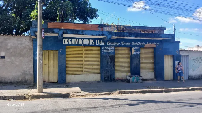 Otima loja 3 portas em 180m2, com laje livre, r omar Collins, mantiqueira