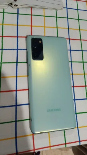 VENDO SAMSUNG S20 FE ÚNICO DONO NUNCA FOI PRA CONCERTO R$500