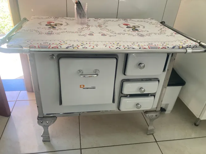 VENDO FOGÃO A LENHA Seminovo