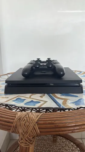 PS4 Slim 1TB + 2 Controles Originais | 1º Dono | Excelente Estado