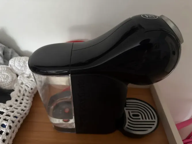 Cafeteira Dolce Gusto gênio S Plus 127v