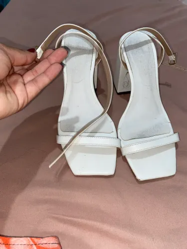 Sandália salto bloco