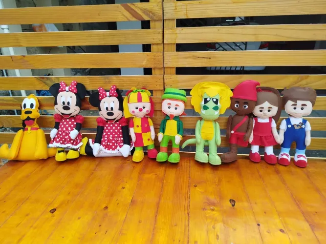 **Kit com 9 Bonecos Decorativos em feltro- Festas e Eventos**