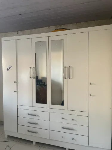Guarda roupa branco