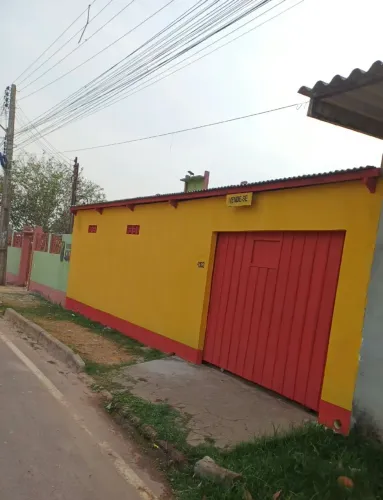 VENDE-SE CASA COM TODOS OS MÓVEIS.