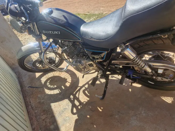 Vende se ou troca intruder 250, ano 1998